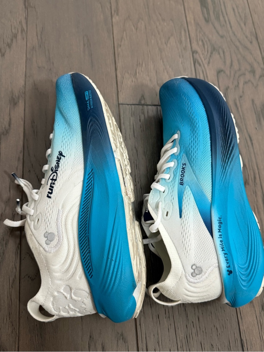 runDisney Brooks Men's Blue White Gradient Athletic Running Shoes Adrenaline 25 - Picture 6 of 8